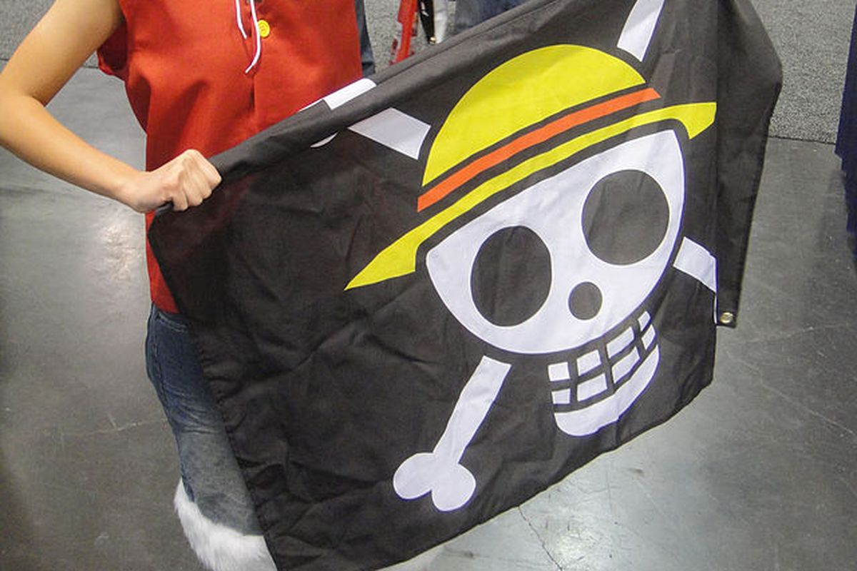 Tuban, bendera One Piece, pengibaran bendera anime, Bendera One Piece, hak asasi manusia, bendera one piece, bendera one piece berkibar, warga Tuban kibarkan bendera anime, aparat gabungan Tuban, UU kebebasan berekspresi, Pasal 28E UUD 1945, anime One Piece Indonesia, hukum bendera anime di Indonesia, Warga Tuban Didatangi Aparat karena Kibarkan Bendera One Piece, Ini Penjelasannya