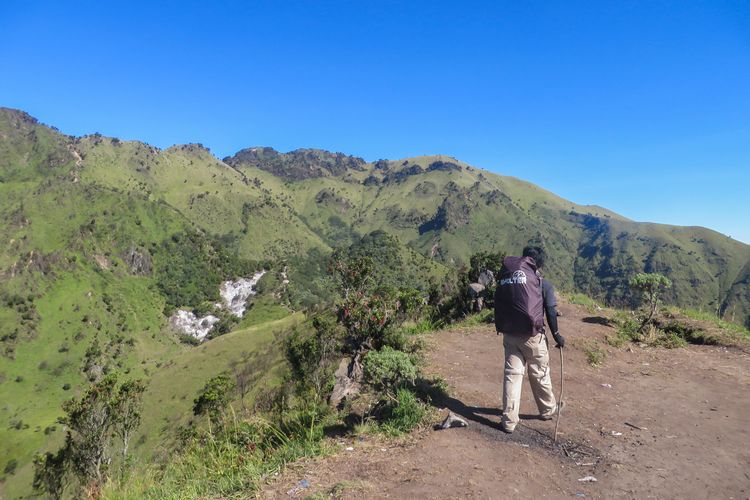 mendaki gunung, manfaat mendaki gunung, naik gunung, Mendaki gunung, Manfaat naik gunung, Mendaki Gunung, manfaat naik gunung, manfaat hiking, manfaat naik gunung untuk kesehatan, apa manfaat mendaki gunung, manfaat dari mendaki gunung, manfaat hiking mendaki gunung, 5 Manfaat Naik Gunung, Tak Cuma Bikin Bugar, 1. Mengurangi risiko penyakit jantung, 2. Meningkatkan keseimbangan dan koordinasi, 3. Meningkatkan mood, 4. Melatih diri agar tidak cepat menyerah, 5. Memberi rasa bangga
