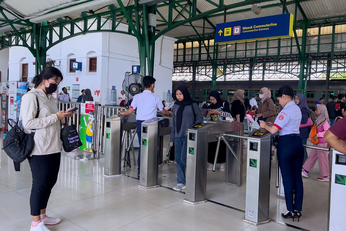 peron KRL di Stasiun Purwosari, Mau Naik KRL Solo Yogya dari Stasiun Purwosari, Ini Pintu Masuknya