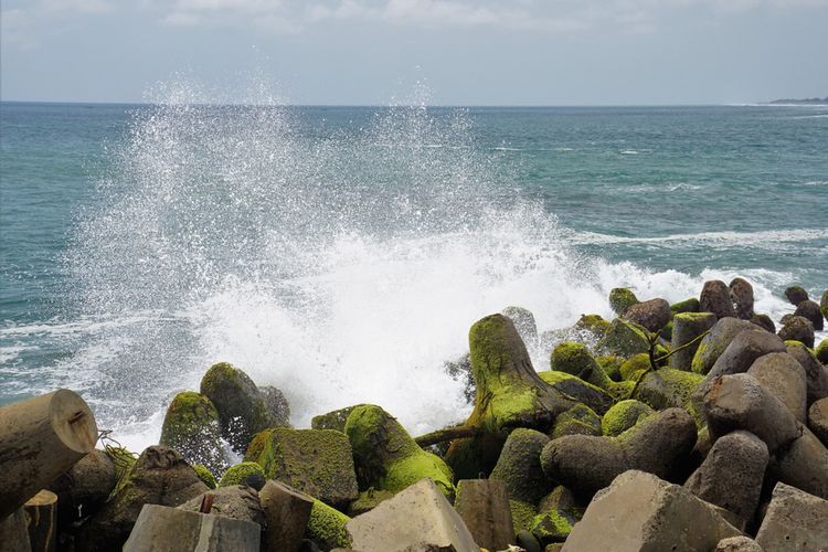 Kulonprogo, pantai, 6 Pantai di Kulonprogo Yogyakarta dengan Pemandangan Sunset Terbaik, 1. Pantai Glagah, 2. Pantai Congot, 3. Pantai Trisik, 4. Pantai Bugel, 5. Pantai Pasir Kadilangu, 6. Pantai Mlarangan Asri