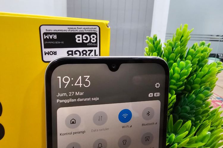 Poco C81 Pro, Menggenggam Poco C81 Pro, HP Rp 1 Jutaan dengan Baterai Jumbo, Layar LCD 120 Hz, Desain "percaya diri", Isi kotak kemasan, Spesifikasi Poco C81 Pro dan harganya