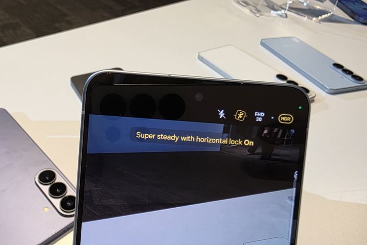 Samsung, Galaxy S26 Ultra, Galaxy Unpacked, Samsung S26 Ultra, Samsung Galaxy S26 Ultra, Samsung Galaxy S26 Ultra Resmi, Punya Layar Anti-intip dan Kamera Lebih Terang, Lebih tipis, ringan, tanpa desain "Note", Sistem pendingin dan chipset spesial, Foto dan video makin terang, Fast charging 60 watt, Makin paten jadi "AI Phone", Harga Samsung Galaxy S26 Ultra