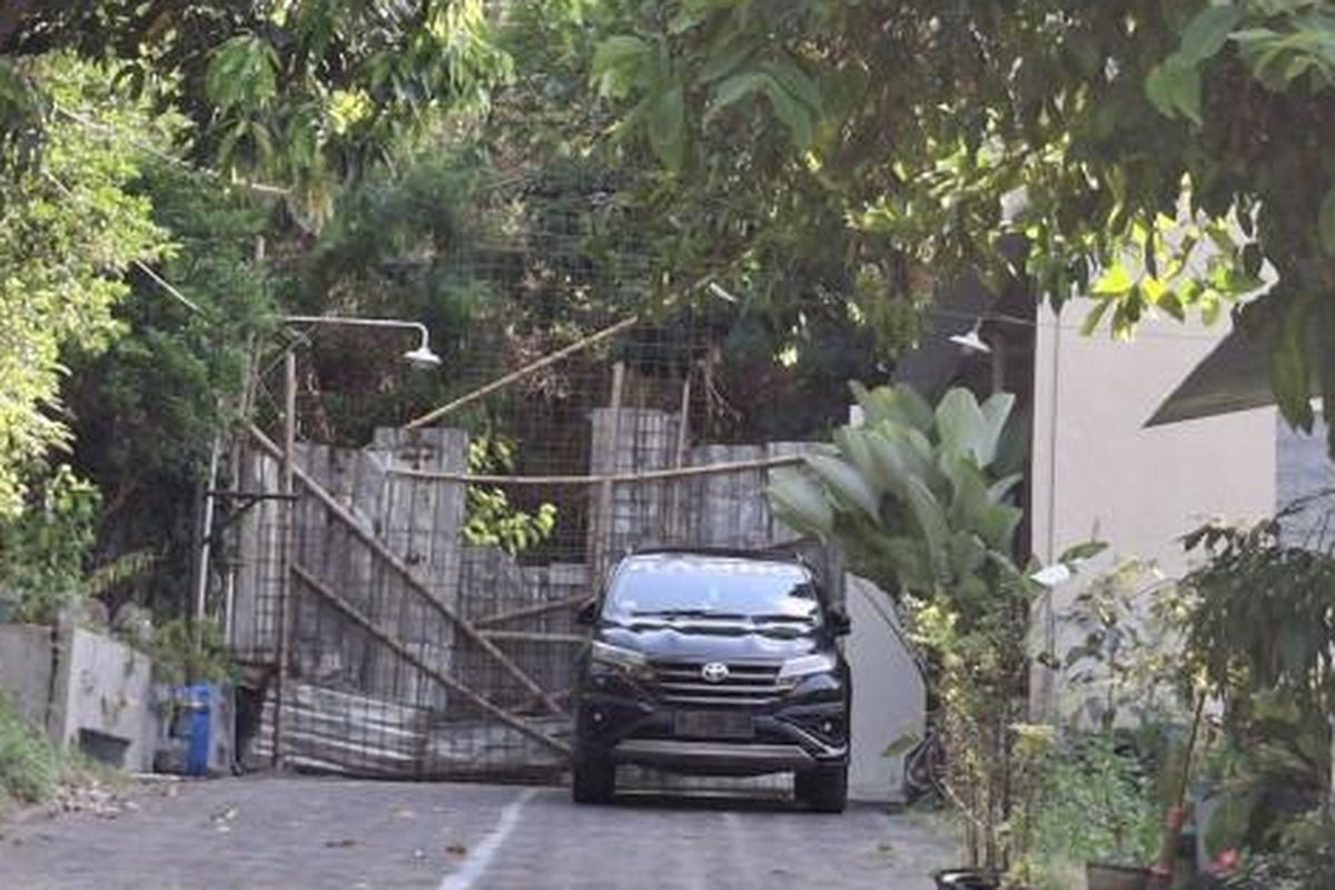 Satpol PP Kota Semarang, warga tutup jalan, penutupan jalan, penutupan jalan di tembalang, kasus penutupan jalan oleh warga di tembalang, warga tutup jalan pakai seng, Kasus Warga Tembalang Tutup Akses Jalan Umum dengan Seng, Satpol PP Kirim Somasi dan Beri Ultimatum 7 Hari