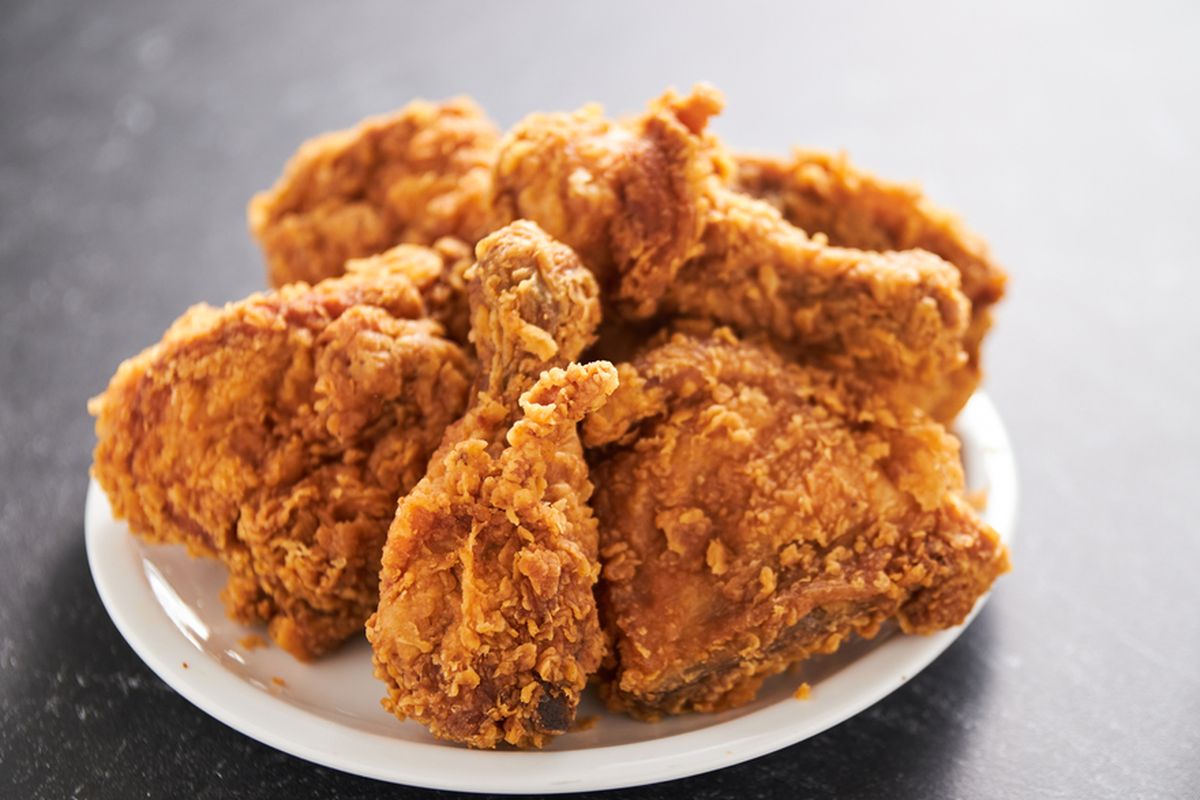 ayam goreng tepung renyah, Resep Ayam Goreng, trik bikin ayam goreng tepung, Ayam Goreng Tepung Renyah Tahan Lama, Kuncinya di 2 Adonan Ini, Kunci Utama Ayam Goreng Tepung Renyah, Bahan Ayam Goreng Tepung, Trik Menyiapkan Ayam agar Tidak Amis, Cara Membuat Adonan Basah yang Tepat, Cara Membuat Adonan Kering, Teknik Menggoreng agar Ayam Tetap Renyah