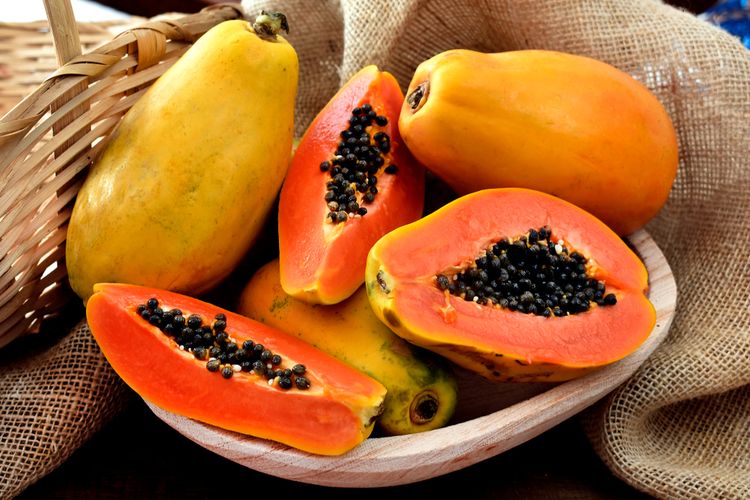 Pepaya matang, pepaya matang, Ciri pepaya matang, Jangan Salah Pilih dan Kecewa, Ini Cara Memilih Pepaya yang Matang, 1. Perhatikan warna, 2. Periksa Kondisi Kulit, 3. Lihat bagian dasar buah, 4. Cium aromanya, 5. Raba teksturnya