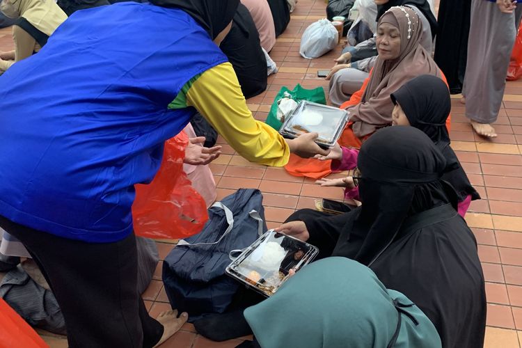 buka puasa bersama, masjid istiqlal jakarta hari ini, buka puasa bersma di masjid istiqlal, BERITA FOTO: Buka Puasa Bersama di Masjid Istiqlal Jakarta