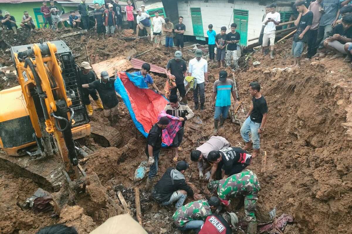 bencana nasional, banjir sumbar, banjir aceh, Banjir Sumut, banjir sumatera, bencana sumatera, Desakan Status Bencana Nasional Menguat, Korban Banjir di Sumatera Terus Bertambah