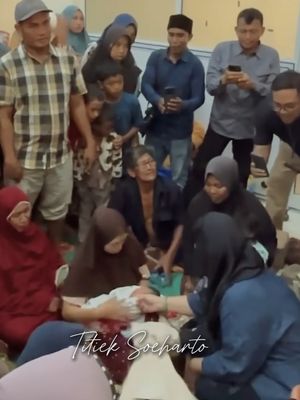 Aceh, Didit Prabowo, Titiek Soeharto, banjir di aceh, didit prabowo, banjir di aceh 2025, Momen Hangat Titiek Soeharto Temui Anak-anak Korban Banjir di Aceh