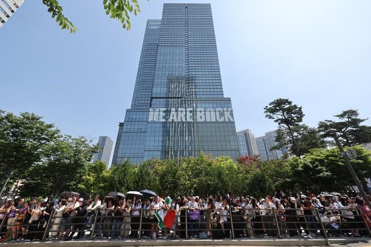 Berburu Jejak BTS di Korea Selatan, dari Gang Sempit hingga Pantai Ikonik, 1. Kantor Pusat HYBE Labels, Yongsan, 2. Kantor Lama BigHit, Nonhyeon-dong, 3. Restoran Yoojung Sikdang, 4. Geumdwaeji Sikdang, Distrik Jung, 5. Otsu Seiromushi, Yeouido, 6. Kafe Far Ben, Seongdong, 7. Pulau Nodeul, Yongsan, 8. Halte Bus Pantai Hyangho, Gangneung, 9. Pantai Maengbang, Samcheok, 10. Lapangan Terbang Mosan, Jecheon