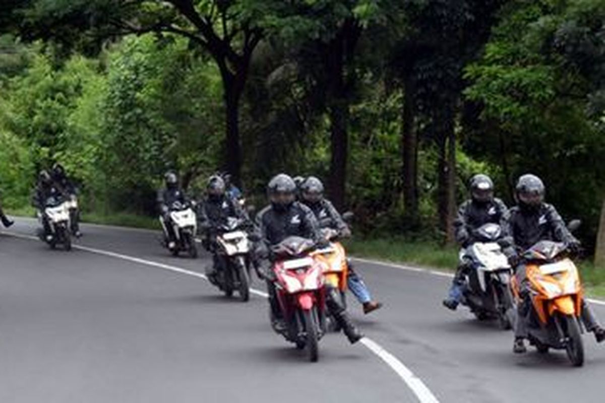 rem blong, motor matik, turunan, keselamatan berkendara, motor matik blong, Jangan Panik, Ini Cara Mengatasi Motor Matik Rem Blong di Turunan