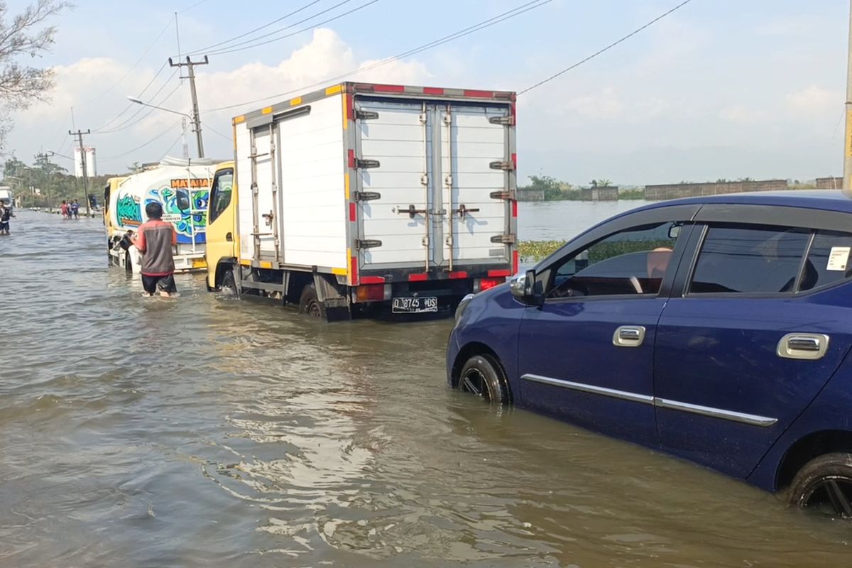 mobil, banjir, Cara Menangani Mobil Setelah Menerobos Banjir