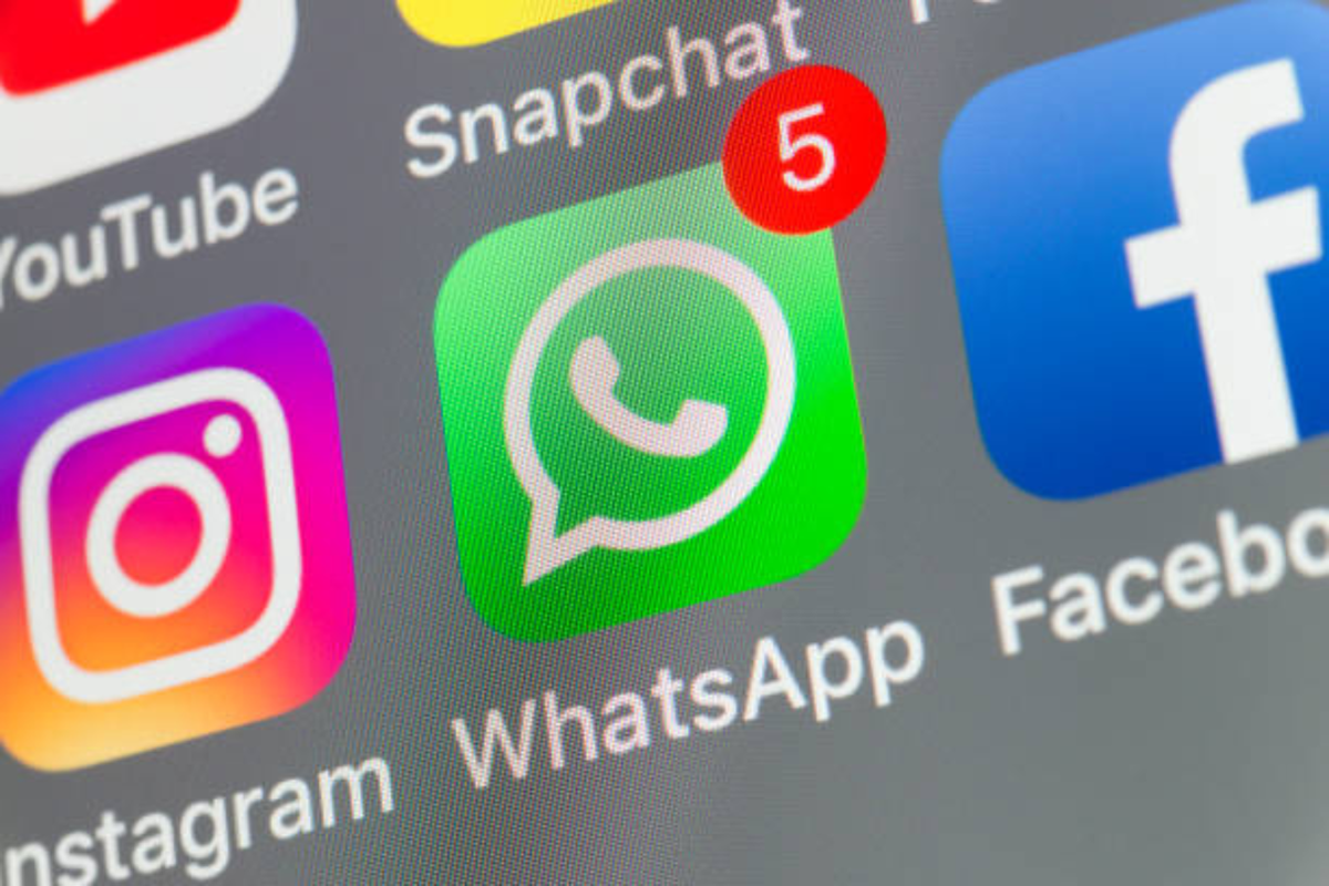 Meta, Apple, Apple Intelligence, apple, Writing Tools di iOS, Meta Blokir Fitur Apple Intelligence di Facebook dan Instagram, Persaingan AI Panas?