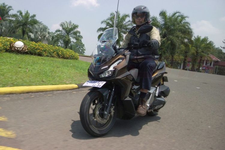 tes lengkap, adv160, honda adv160, ADV160 RoadSync, Hasil Tes Lengkap Honda ADV160 RoadSync, dari Desain sampai Biaya, Desain Honda ADV160 RoadSync, Spesifikasi dan Fitur Honda ADV160 RoadSync, Rasa Berkendara Honda ADV160 RoadSync, Biaya Kepemilikan Honda ADV160 RoadSync