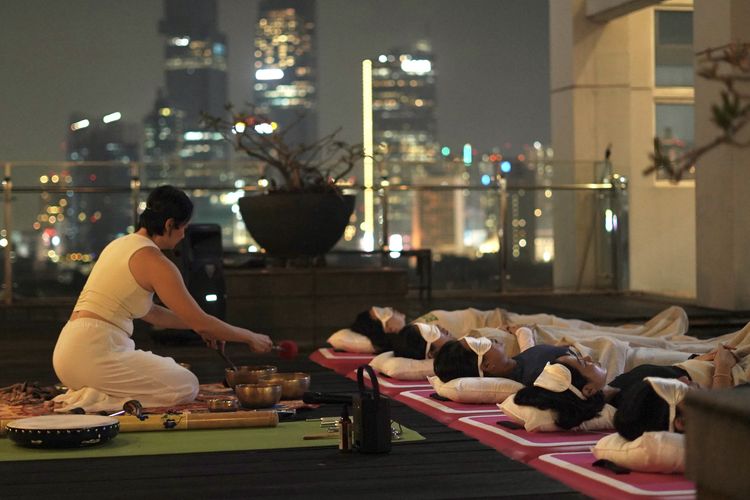 stres, emosi, sound bath, sound bath jakarta, sound bath adalah, sound bath meditation, Sound Bath Bisa Memicu Beragam Reaksi Emosi, Wajarkah?