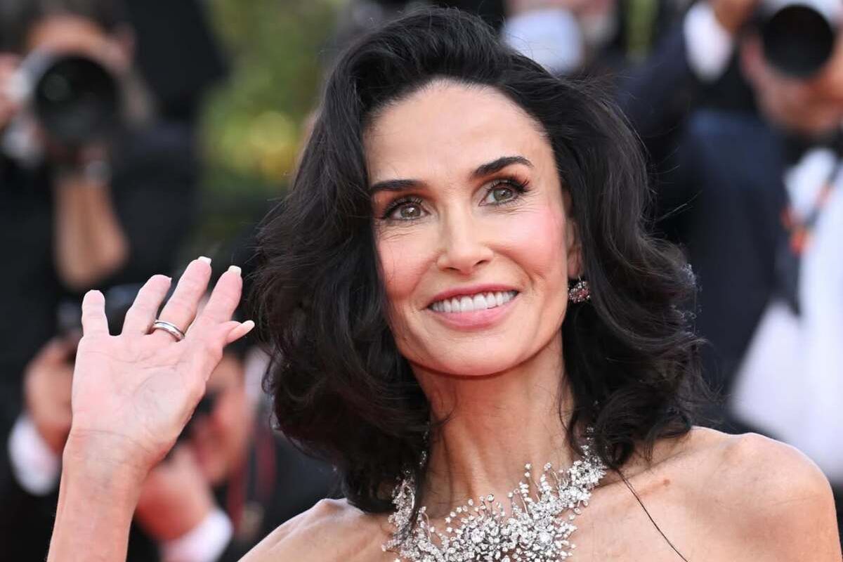 Gaya rambut, Cannes, Demi Moore Tampil dengan Rambut Pendek Baru di Cannes 2026, Demi Moore tampil dengan gaya rambut baru di Cannes, Cannes 2026 jadi panggung eksperimen gaya Demi Moore, Demi Moore mengaku senang mencoba sisi baru dirinya, Penampilan Demi Moore di Cannes terus jadi sorotan