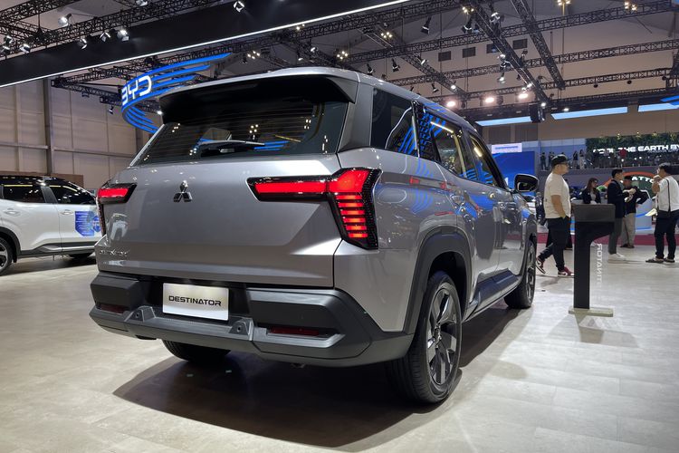 Mitsubishi Destinator, Surat Pemesanan Kendaraan, GIIAS 2025, penjualan suv, Mitsubishi Destinator: SUV Crossover Terbaru dengan 2.000 SPK