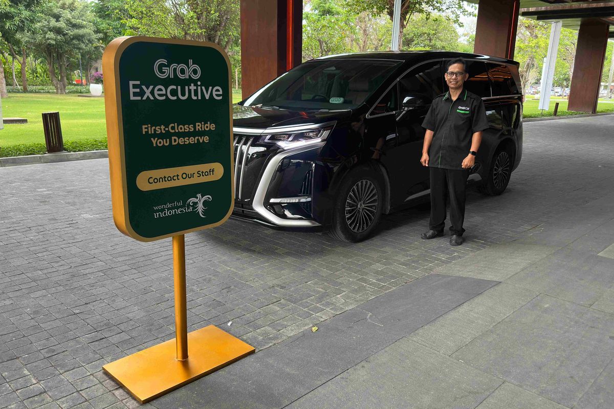 GrabExecutive, transportasi premium, GrabCar, Bandara Soekarno-Hatta, mobil listrik, bandara soekarno-hatta, MPV Listrik Denza D9 Jadi GrabCar, Begini Cara Pesannya