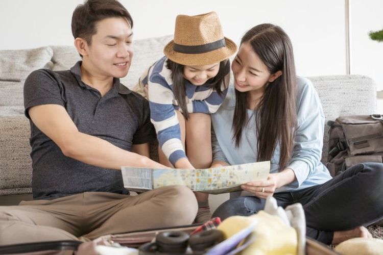 Jam malam anak, jam malam anak, Jam malam anak di Surabaya, Aturan jam malam anak di Surabaya, Jam malam di Surabaya, tips komunikasi dengan anak, Pembatasan Jam Malam Anak di Surabaya, Kebijakan Jam Malam Anak di Surabaya, tips komunikasi dengan anak remaja, 5 Tips Komunikasi Efektif Soal Jam Malam Anak agar Tak Bikin Konflik, 1. Libatkan anak dalam diskusi, 2. Jelaskan alasan aturan dengan pendekatan empatik, 3. Hindari gaya komunikasi yang otoriter, 4. Sepakati konsekuensi bersama, 5. Fokus pada pembentukan nilai, bukan hukuman