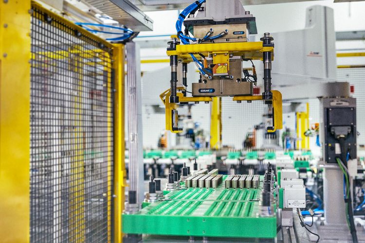 industri baterai, energi hijau, Investasi 6 Miliar Dolar untuk Industri Baterai di Indonesia