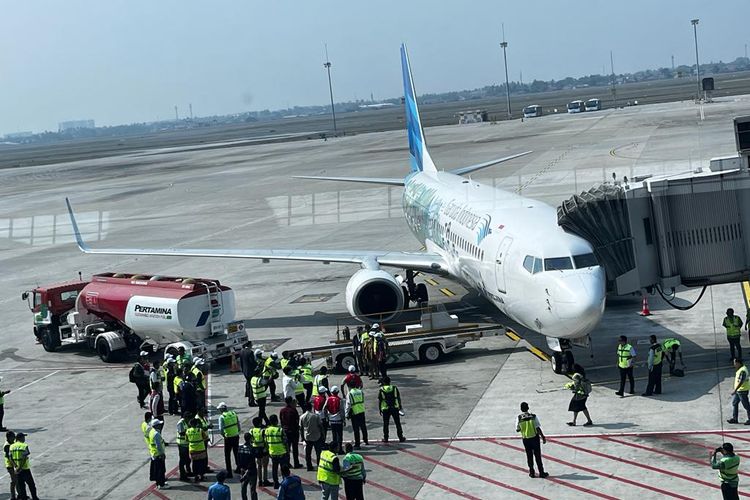 Garuda Indonesia, pesawat Garuda Indonesia, garuda indonesia, pesawat garuda indonesia, ban pesawat garuda copot, ban pesawat garuda indonesia copot tanjungpinang, Garuda Indonesia Minta Maaf Usai Ban Pesawat Copot Saat Mendarat
