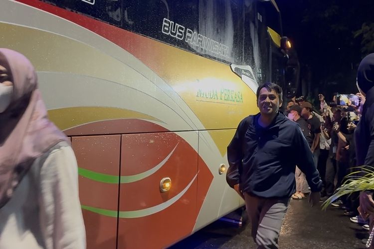 Pekalongan, Fadia, Bupati Pekalongan, KPK Geledah Kantor Bupati Pekalongan, Sekda Dampingi Penyidik Buka Segel Ruang Kerja, Fokus Penggeledahan di Ruang Kerja Bupati dan Sekda, Sekda Ngantor di Ruang "Vicon", Konstruksi Perkara: Dugaan Korupsi Keluarga, Penahanan Fadia Arafiq