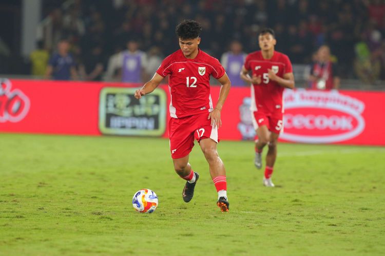 persija jakarta, Persija vs Persita, persita, Carlos Pena, Super League 2025-2026, Carlos Pena Keluhkan Kualitas Rumput JIS Usai Kalah 0-4 dari Persija