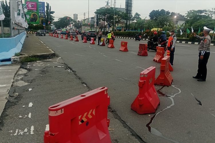 kemacetan, Margonda, rekayasa lalu lintas, Satlantas, Polres Metro Depok, exit tol, Simak Rekayasa Lalu Lintas di Exit Tol Margonda 1 pada Pagi Hari