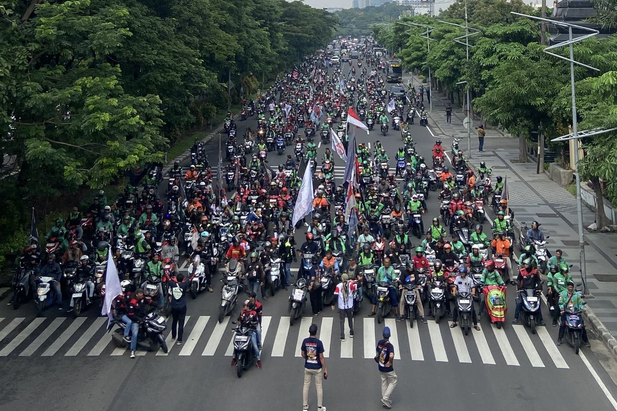 Brimob, ojol, ojol meninggal, ojol dilindas brimob, affan kurniawan, demo 29 agustus 2025, affan kurniawan ojol, kronologi ojol terlindas, Demo Ojol Banten Tuntut Transparansi Pengusutan Kasus Tewasnya Affan Kurniawan