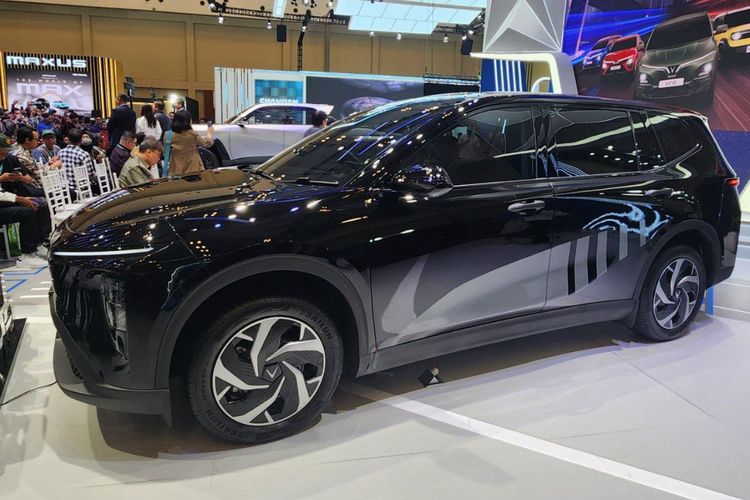 Toyota Veloz Hybrid, VinFast Limo Green, MPV elektrifikasi, vinfast limo green, kendaraan efisien, Toyota Veloz Hybrid vs VinFast Limo Green: Duel MPV Elektrifikasi