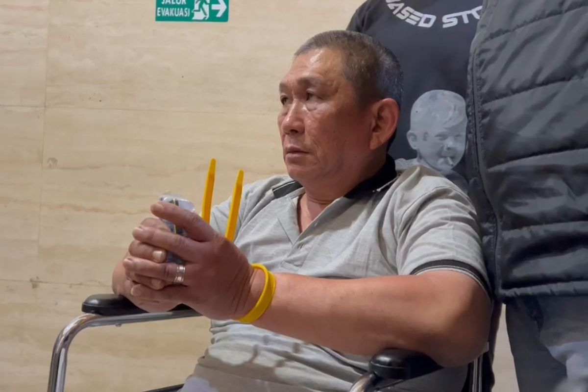 Ko Erwin, Bareskrim Polri, 5 Fakta Penangkapan Bandar Narkoba Ko Erwin: Coba Kabur ke Malaysia, Berakhir Ditembak Polisi, 1. Ko Erwin Sudah Berstatus Tersangka dan Masuk DPO, 2. Ko Erwin Ditangkap Saat Berusaha Kabur ke Malaysia, 3. Dua Orang Membantu Pelarian Ko Erwin, 4. Ko Erwin Langsung Dibawa ke Gedung Bareskrim Polri, 5. Polisi Sita Uang Tunai