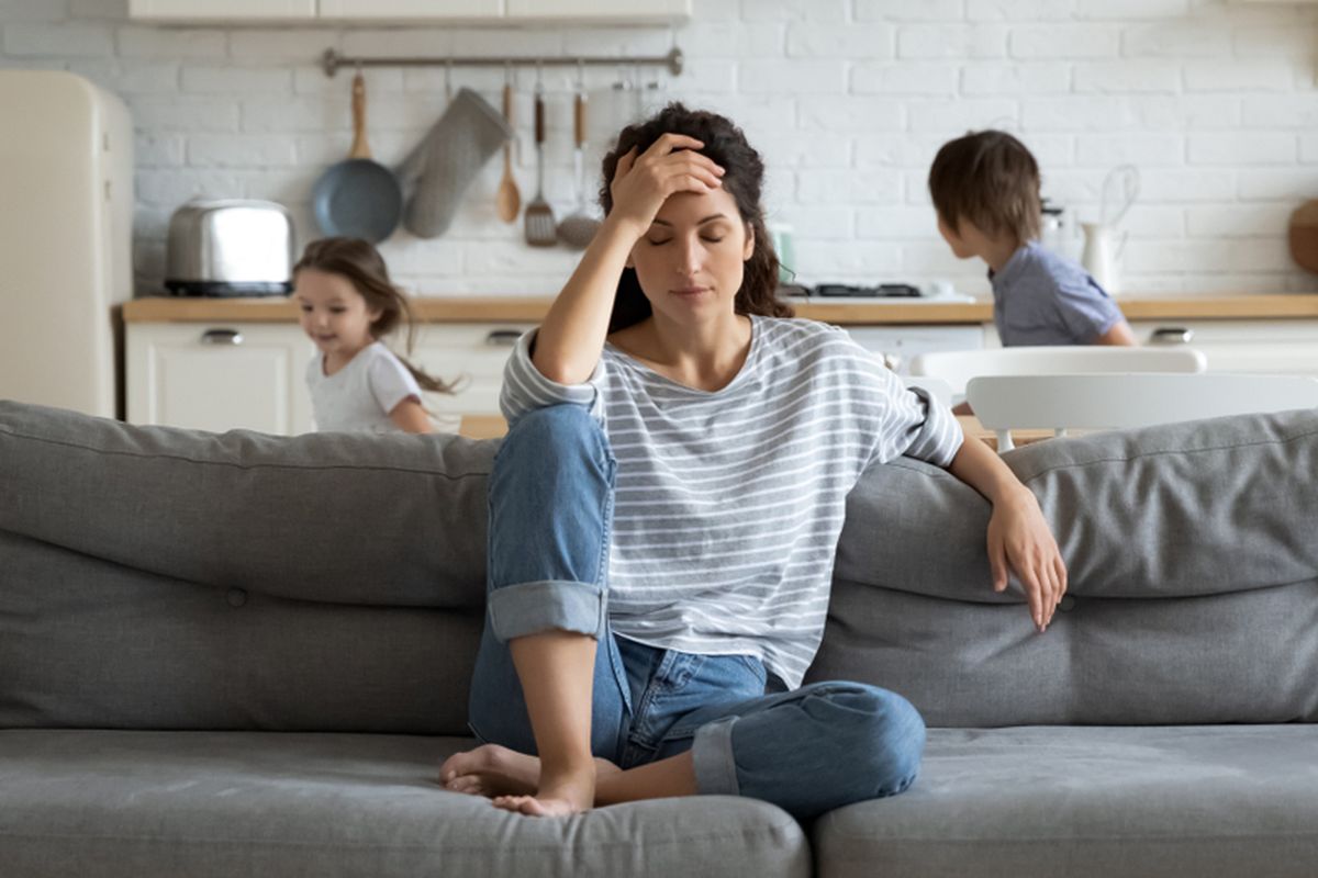 Peran Suami dan Keluarga dalam Menghadapi Mom Guilt Menurut Psikolog, Validasi emosi lebih penting daripada langsung memberi solusi, Mengapresiasi usaha ibu dalam pengasuhan, Rasa bersalah berlebihan bisa mengganggu pengasuhan, Cara menawarkan bantuan yang lebih empatik