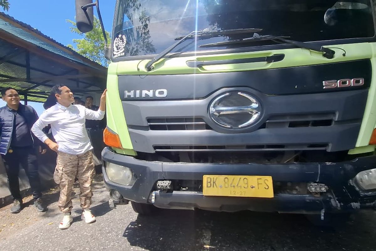 wakil gubernur aceh, Wagub Aceh, pelat bk, razia truk aceh bobby, bobby nasution larang pelat aceh, Wagub Aceh Beri Uang Saku dan Sapa Sopir Truk Pelat BK di Aceh Jaya: Sudah Makan Belum?