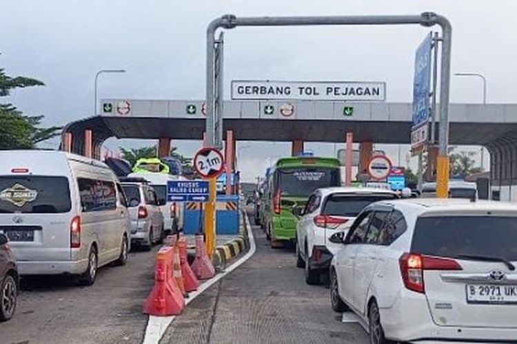 Arus Kendaraan di Tol Trans Jawa Ruas Jateng Mulai Padat, GT Pejagan, GT Kalikangkung, GT Banyumanik , GT Prambanan 