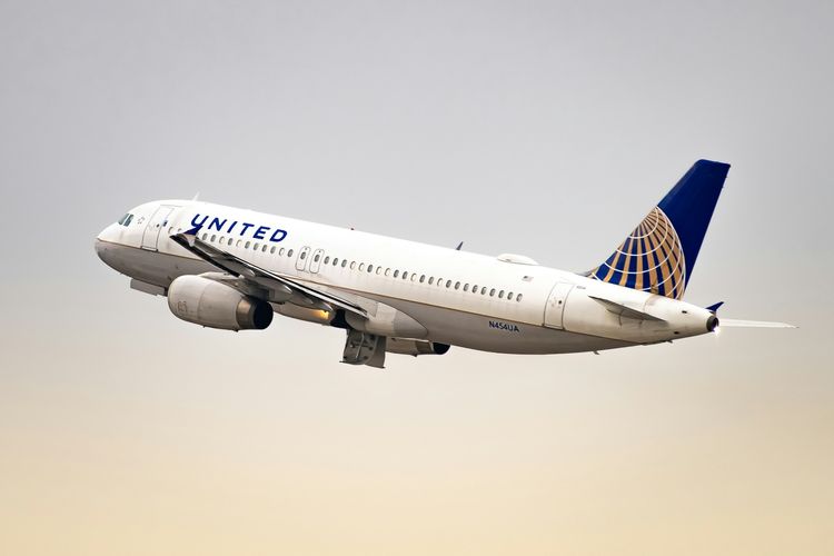maskapai penerbangan, avtur, 7 Maskapai yang Naikkan Tarif dan Kurangi Rute, Imbas Harga Avtur Naik, 1. Scandinavian Airlines, 2. United Airlines, 3. Vietnam Airlines, 4. Air New Zealand, 5. AirAsia X, 6. JAL dan ANA, 7. Batik Air Malaysia