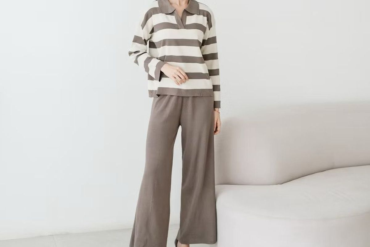 baju setelan wanita, baju setelan wanita kekinian shopee, baju setelan wanita dewasa, baju setelan wanita kekinian, baju one set wanita, 6 Rekomendasi Baju Setelan Wanita, Harga Mulai Rp 189.000, 1. Setelan sleeveless top dan high waist pants Leebenka, 2. One set motif floral Ventedaily, 3. Setelan stripes knit set Clouwny, 4. Setelan hornet knit Ghaisan Boutique, 5. Setelan tunik dari Lozy Hijab, 6. Setelan blouse baby doll dan rok Eclemix