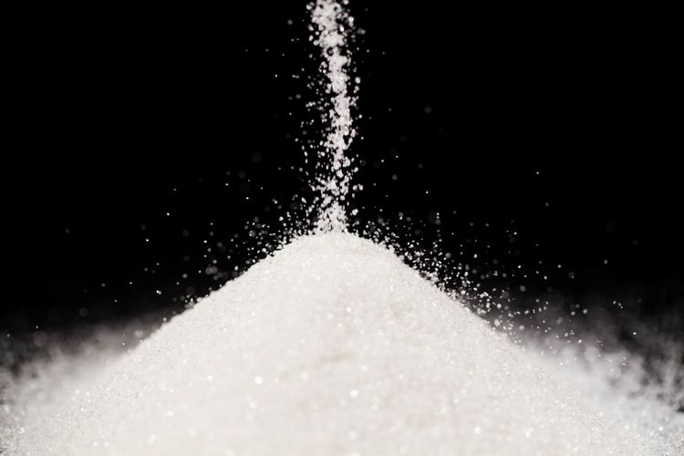 camilan, Awas! Ini 6 Kandungan Tersembunyi di Camilan Populer yang Perlu Diwaspadai, 1. Gula tambahan, 2. Minyak nabati yang diproses, 3. Pemanis buatan, 4. Daftar bahan yang terlalu panjang, 5. Rendah protein dan serat, 6. Penguat rasa