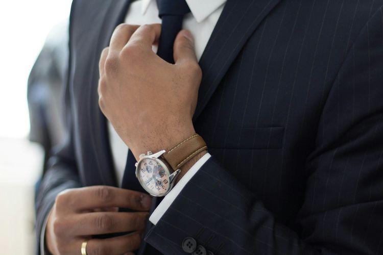 flexing adalah, Flexing, fenomena flexing, fenomena flexing di media sosial, kebutuhan untuk diakui, kebutuhan untuk diakui dan dihargai oleh orang, flexing di media sosial, Fenomena Flexing di Media Sosial, Tanda Seseorang Butuh Validasi Orang Lain, Mengenal fenomena flexing di media sosial, Media sosial memberi feedback instan, Flexing, fenomena sosial kelas menengah, Flexing jadi simbol status dan kelas sosial, Flexing menandakan kebutuhan validasi yang lebih besar