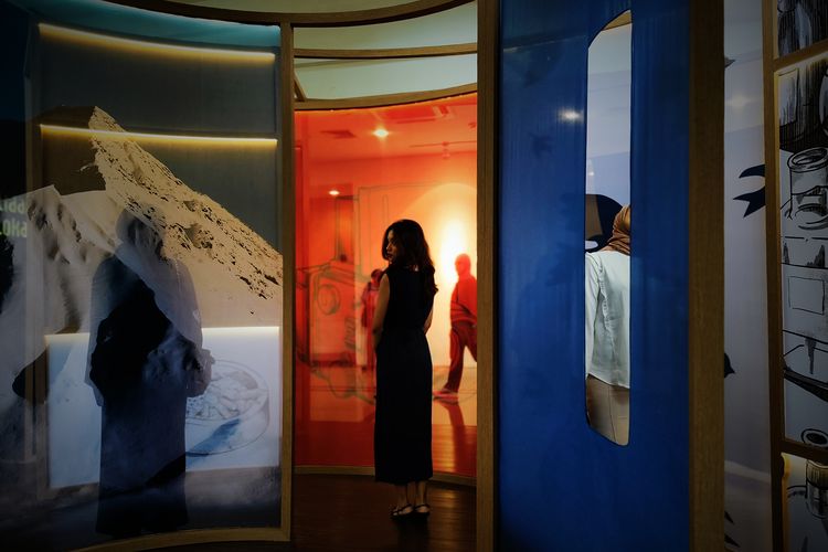pameran Chronospira, Pameran Chronospira, pameran film sore, pameran seni di artotel gelora senayan, Cara ke Pameran Chronospira Naik MRT, Turun di MRT Senayan