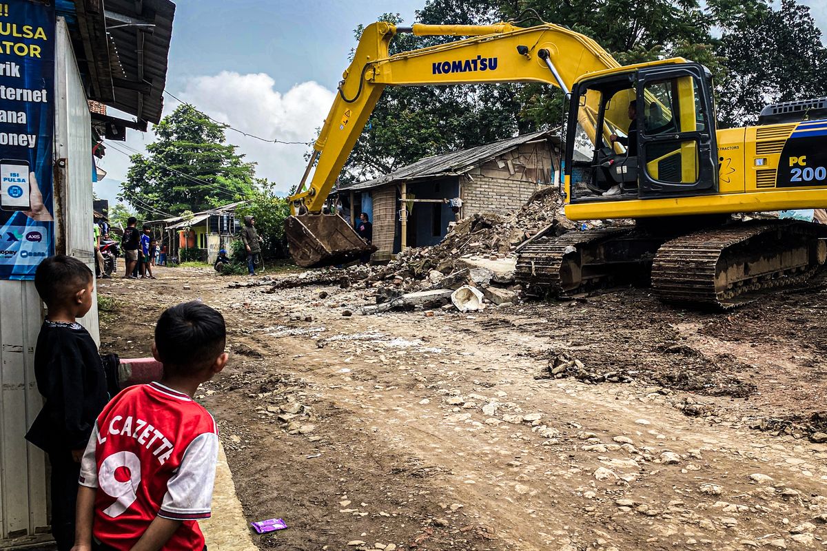 bangunan liar, bandung barat, pembongkaran, situ ciburuy, 184 Bangunan di Situ Ciburuy Dibongkar, Warga Terancam Tanpa Kompensasi