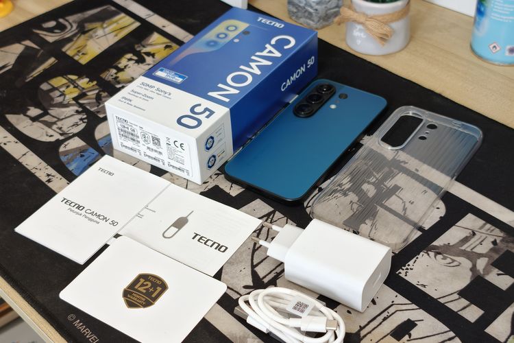 Tecno, ponsel, Tecno Camon 50, Kesan Pertama Menggenggam Tecno Camon 50, Desain Dual Tone yang Memikat Mata