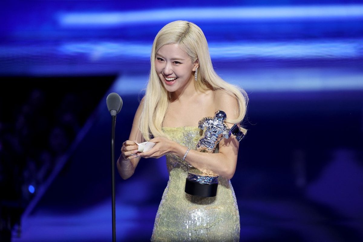 Bruno Mars, Rose BLACKPINK, rose, song of the year, Oscar de la Renta, mtv vma 2025, rose menang, rose mtv vma 2025, Rose Blackpink Menang Song of The Year MTV VMA 2025, Ini Detail Gaunnya