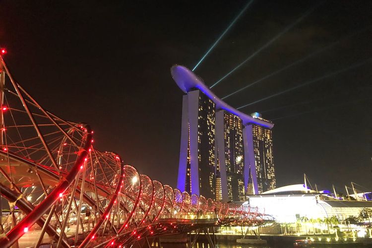 wisata di singapura, negara paling damai di Asia, wisata negara terdamai di Asia, tempat wisata negara terdamai di Asia, Singapura negara terdamai di Asia, 10 Destinasi Wisata di Negara Terdamai di Asia, Lokasinya Tak Jauh dari Indonesia!, Marina Bay, Gardens by the Bay, Singapore Botanic Gardens, Sentosa Island, Butterfly Park and Insect Kingdom, Helix Bridge, Universal Studios Singapore, Sri Mariamman Temple, Trick Eye Museum, Adventure Cove Waterpark