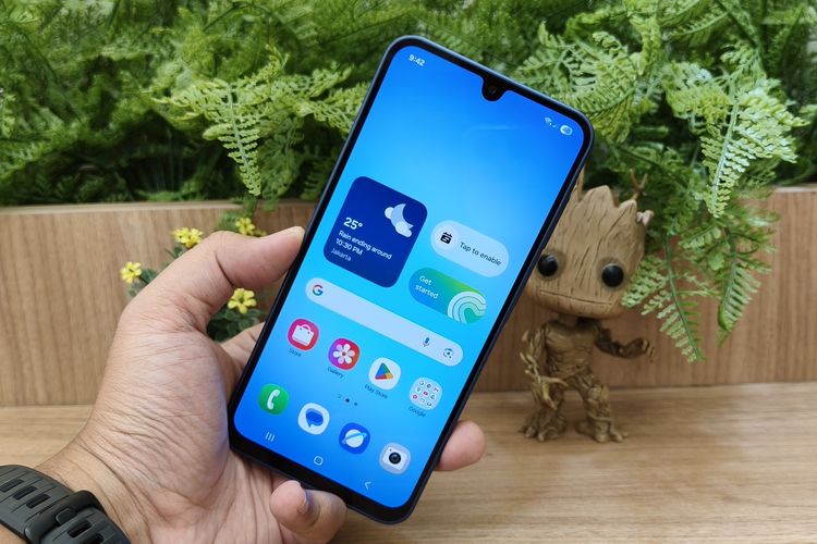 Samsung, Galaxy Z Fold 7, Samsung Galaxy A17 5G, spesifikasi Samsung Galaxy A17 5G, harga Samsung Galaxy A17 5G, Samsung A17 5G, Galaxy A17 5G, review Samsung Galaxy A17 5G, handson Samsung Galaxy A17 5G, Menggenggam Samsung Galaxy A17 5G, HP Rp 3 Jutaan dengan Tampilan Premium, Layar lega dan mulus, Lebih enak dan nyaman dipegang, Ada Gemini Live dan jaminan upgrade OS 6 tahun, Spesifikasi dan harga Samsung Galaxy A17 5G