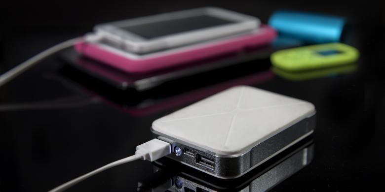 Powerbank, powerbank, pesawat, bawa powerbank di pesawat, aturan bawa powerbank di pesawat, bagaimana aturan bawa powerbank di peawat, 4 Aturan Bawa Powerbank di Pesawat yang Berlaku di Indonesia, Apa Saja?, 1. Kapasitas powerbank, 2. Lokasi penyimpanan, 3. Penggunaan, 4. Maskapai Penerbangan Spesifik