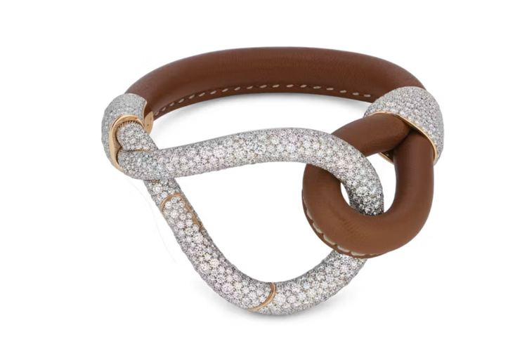Paris Couture Week 2025, paris couture week 2025, tren paris couture week, tren perhiasan Paris Couture Week 2025, perhiasan unik di Paris Couture Week 2025, jewelry Paris Couture Week 2025, 5 Tren Perhiasan di Paris Couture Week 2025, Ada Tas Berhias Permata, 1. Choker opal, 2. Tas jadi perhiasan, 3. Material tak biasa, 4. Batu kuning langka, 5. Buah segar dan satwa eksotis jadi inspirasi