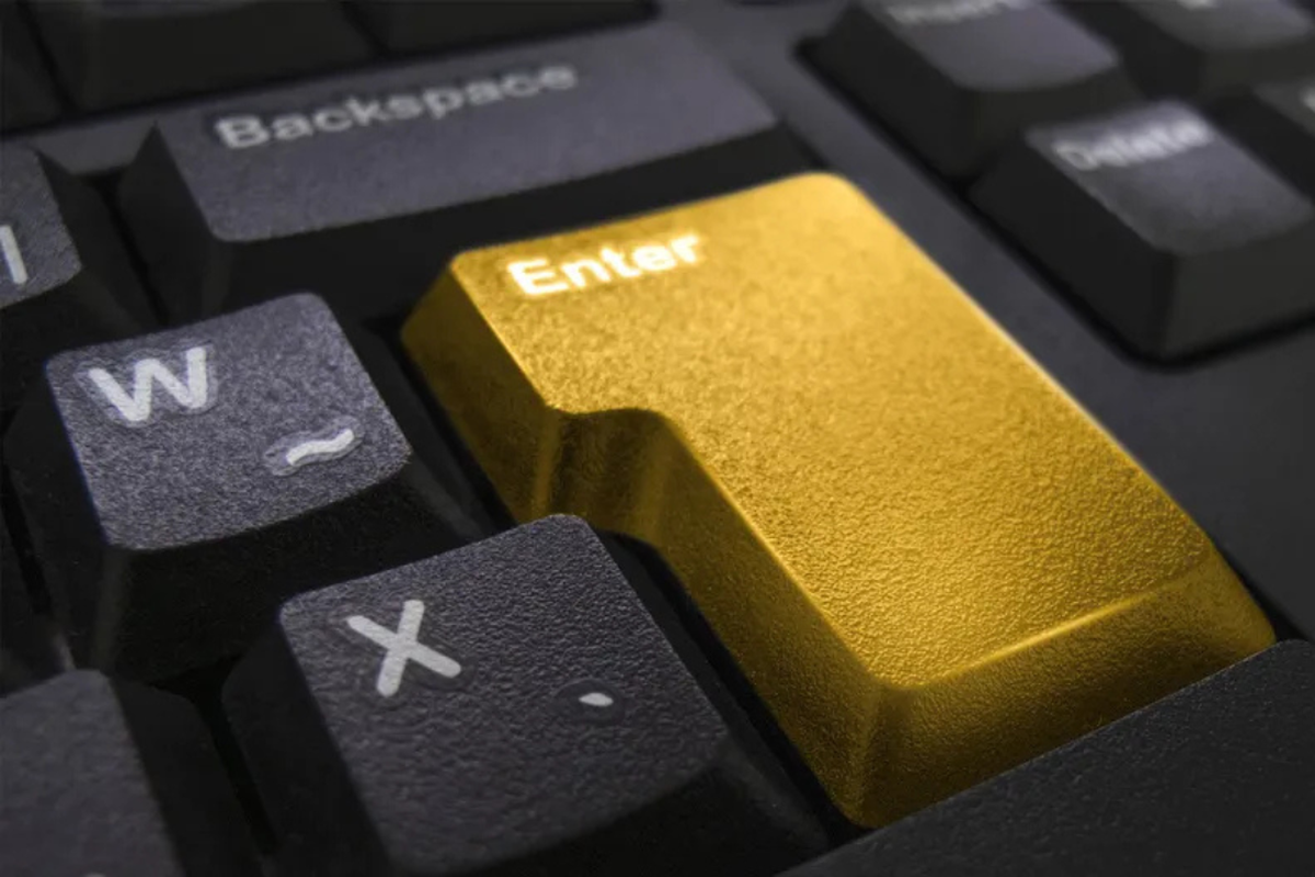 Insta360, keycaps emas, Tradisi Unik, Insta360 Beri Karyawan Tombol Keyboard Emas Bernilai Ratusan Juta