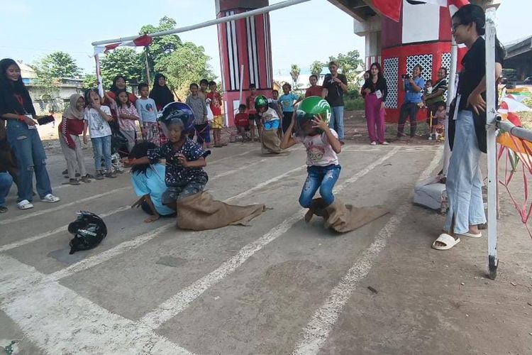 Hari Kemerdekaan Republik Indonesia, 17 Agustus 2025, hut ke 80 ri, pantun tema 17 agustus, pantun hari kemerdekaan indonesia, pantun hari kemerdekaan 17 agustus, pantun kemerdekaan 17 agustus, pantun kemerdekaan indonesia, pantun kemerdekaan ri, 20 Pantun Kemerdekaan 17 Agustus, Penuh Makna Rayakan HUT Ke-80 RI, Pantun 1, Pantun 2, Pantun 3, Pantun 4, Pantun 5, Pantun 6, Pantun 7, Pantun 8, Pantun 9, Pantun 10, Pantun 11, Pantun 12, Pantun 13, Pantun 14, Pantun 15, Pantun 16, Pantun 17, Pantun 18, Pantun 19, Pantun 20