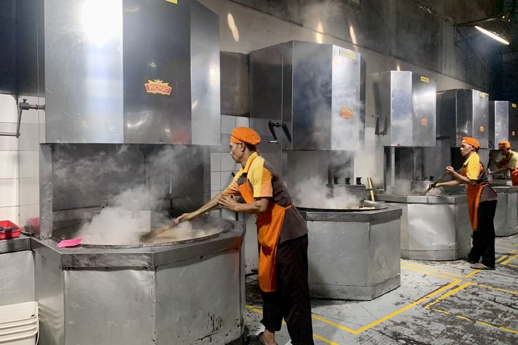 wisata Garut, wisata kuliner garut, wisata kuliner garut 2025, cara berkunjung ke pabrik dodol garut, tarif masuk pabrik dodol garut picnic, Mau Lihat Pembuatan Dodol Garut di Pabrik? Begini Caranya