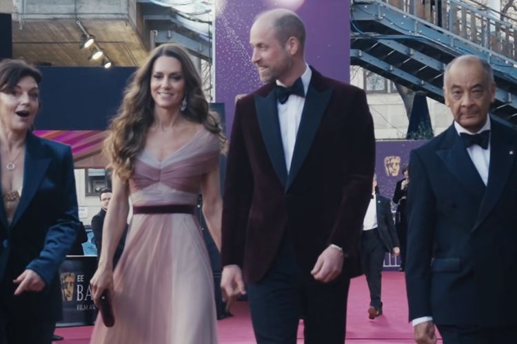 Gaya Kate Middleton dan Prince William di BAFTA 2026, Setelah 3 Tahun Absen, Memakai kembali gaun Gucci blush, Pakai anting bersejarah Greville Chandelier, Detail rambut dan aksesori yang dikenakan Kate, Prince William tampil maskulin dalam setelan jas Armani