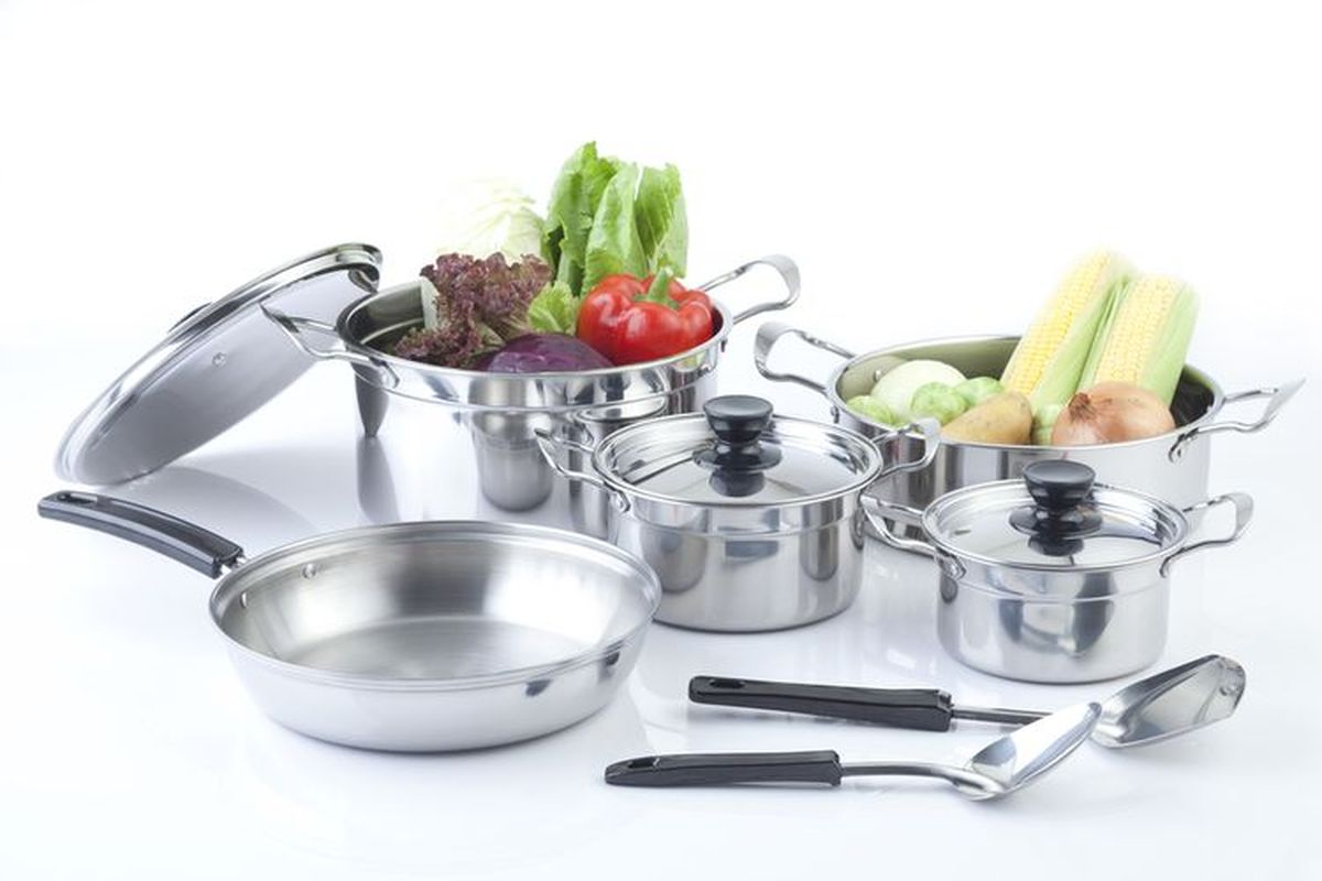 Rahasia Alat Masak Stainless Steel Tetap Bersih dan Antigosong, 1. Rendam terlebih dahulu, 2. Gosok perlahan, 3. Gunakan pembersih non-abrasif, 4. Bersihkan bagian dalam dan dasar, 5. Keringkan dengan lap bersih